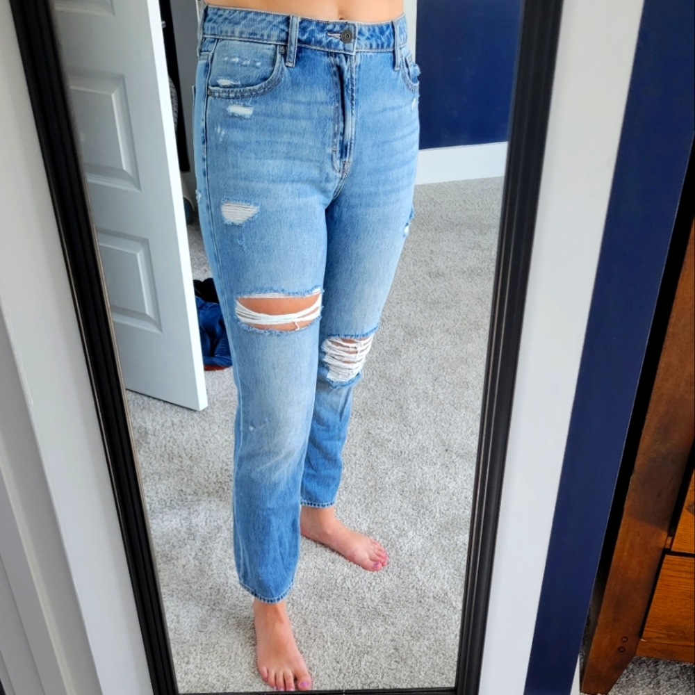 Never worn, high rise,  ripped, light  jeans